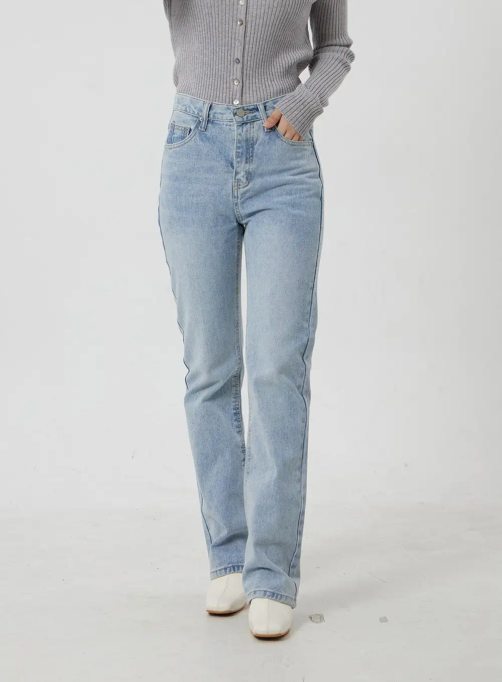 Light Wash Jeans OF302