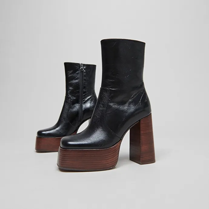 Platform boots with round toes in black aged leather