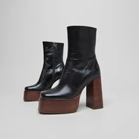 Platform boots with round toes in black aged leather