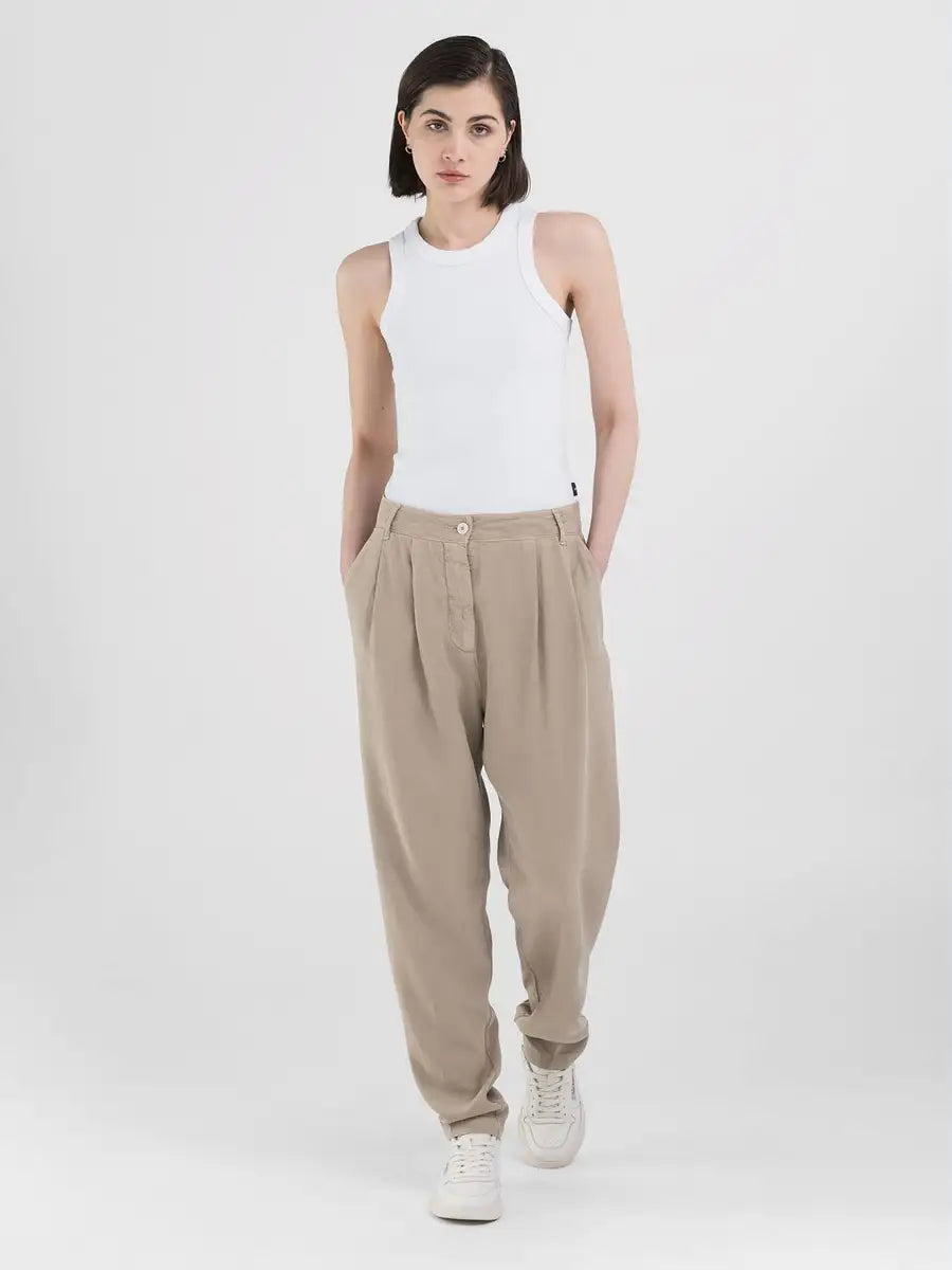 Replay PE24 Pantalone Carrot Fit con Pinces Sahara Woman